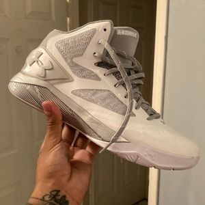 Under armor clutch sz9